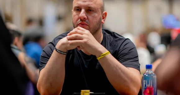 WSOP Main Event, день 4: Арсений Кармацкий в группе лидеров, возрождение Мизрахи