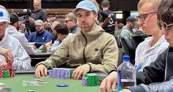 WSOP ME, день 5: впереди ученик Хольца, по 4 млн у Писаренко, Кармацкого и Схулухия